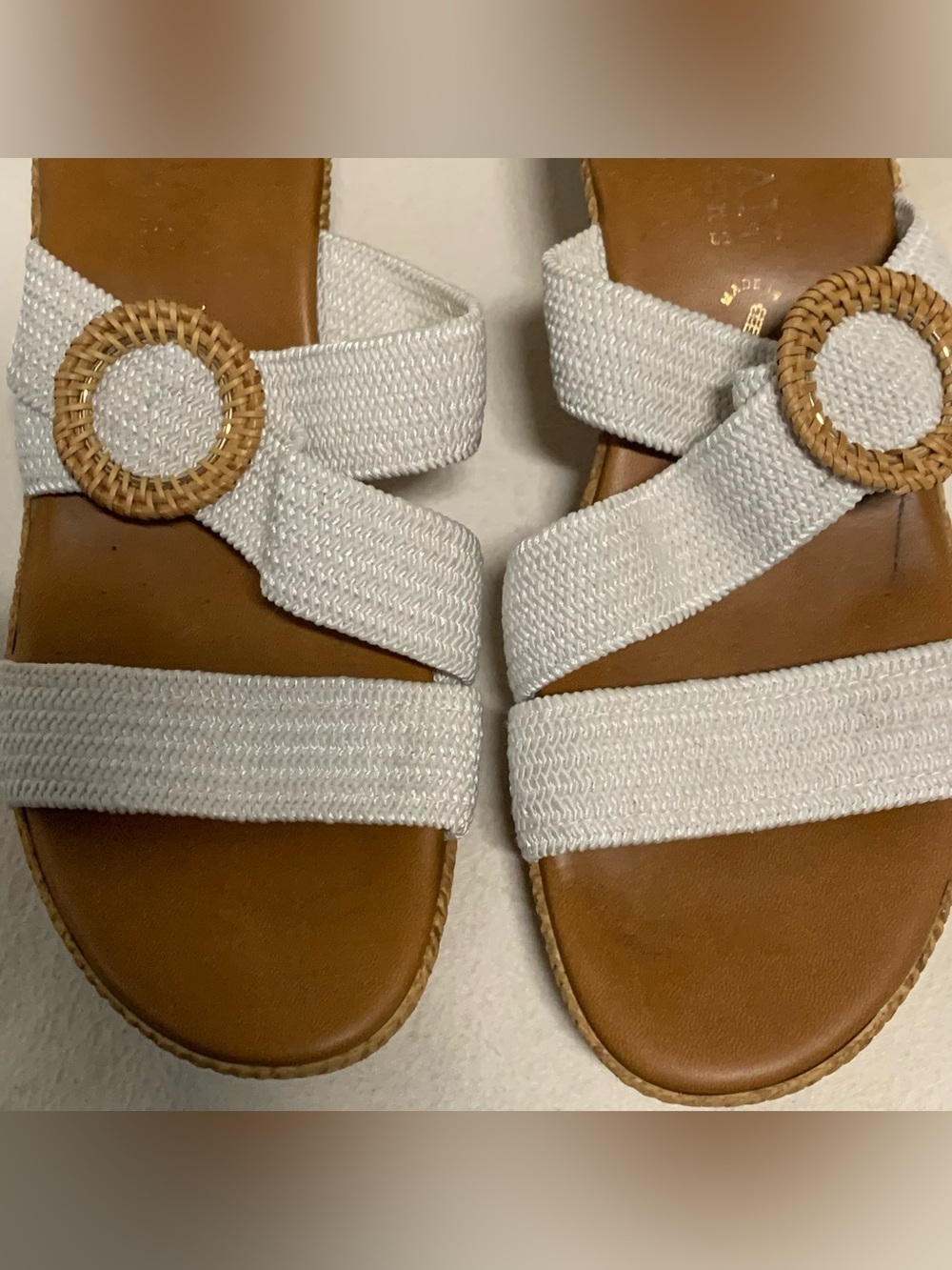 Italian Shoemakers Wedge Sandals Textured Strap White Woven Buckle Womens Sz 10 - Picture 5 of 8